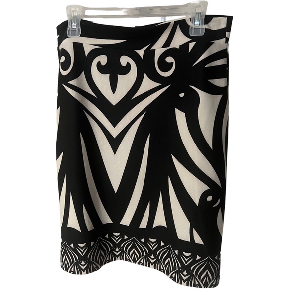 An Analili skirt in size large with tags attached - Picture 2 of 6